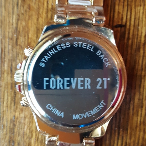 Large Gold Tone & White Crystal Face Watch - Picture 5 of 6